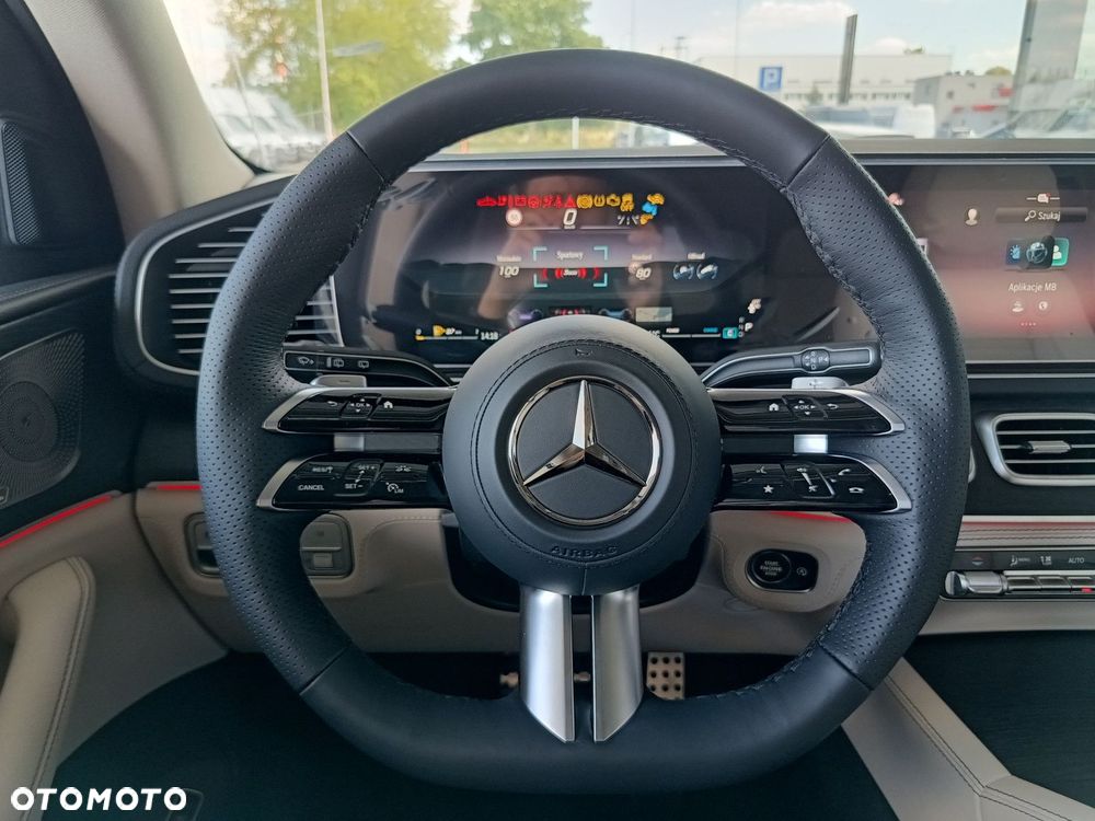 Mercedes-Benz GLS - 32