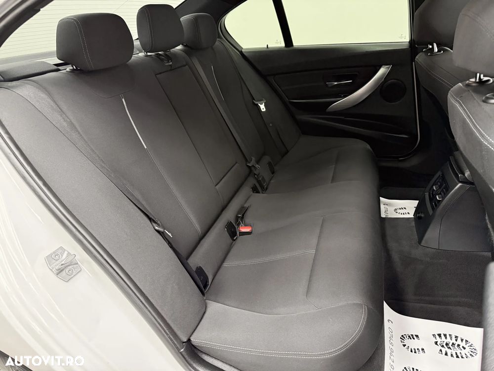 BMW Seria 3 320d Sport Line - 18