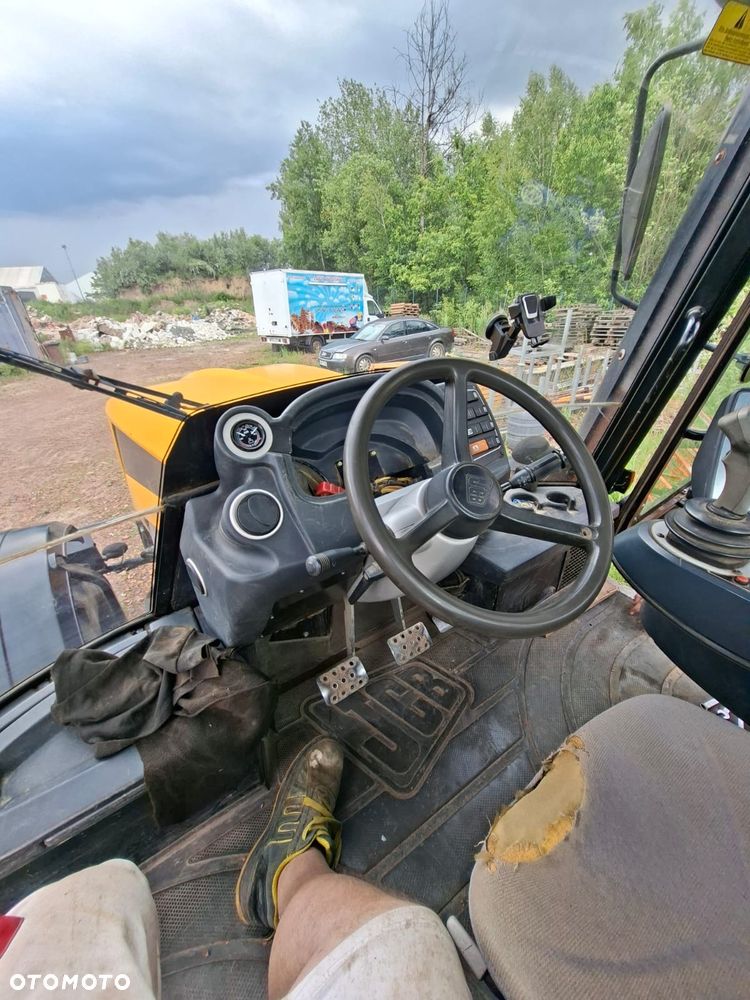 JCB Fastrack 8250 - 4