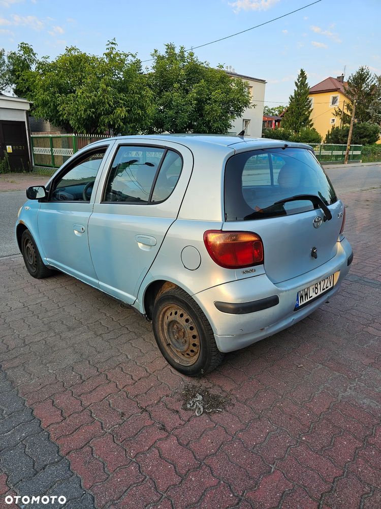 Toyota Yaris 1.0 Base - 4