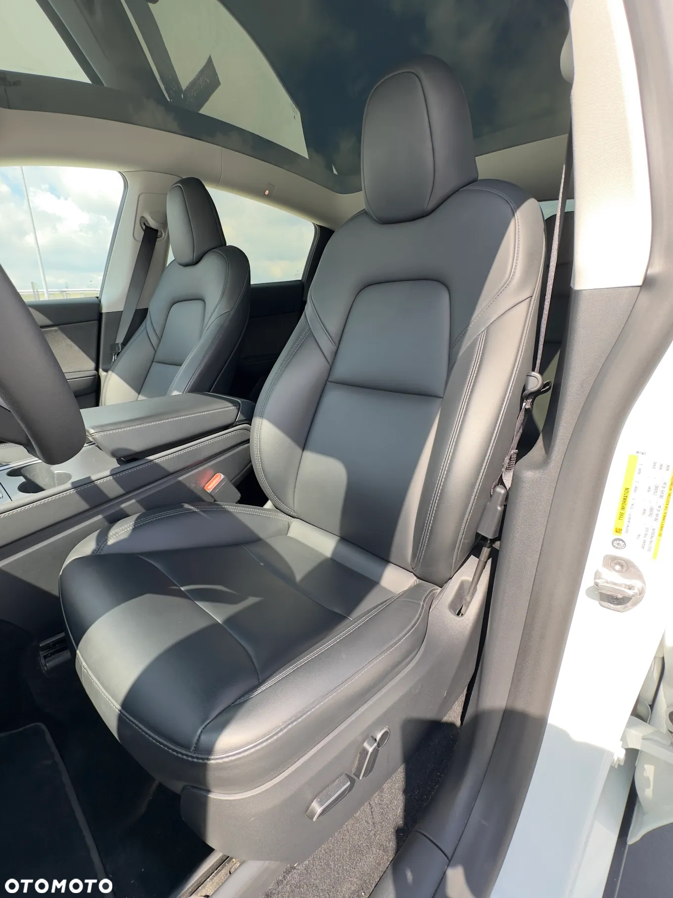 Tesla Y Performance AWD - 17