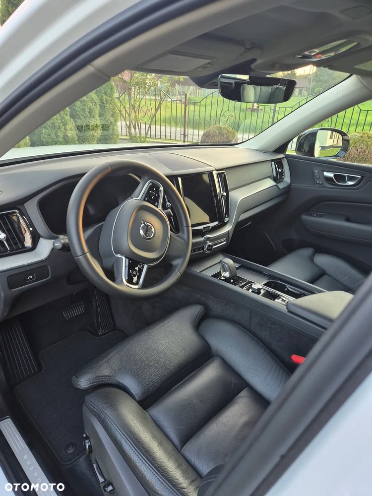 Volvo XC 60 B4 B Plus Dark - 5