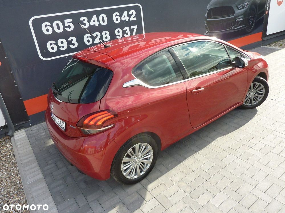 Peugeot 208 - 8