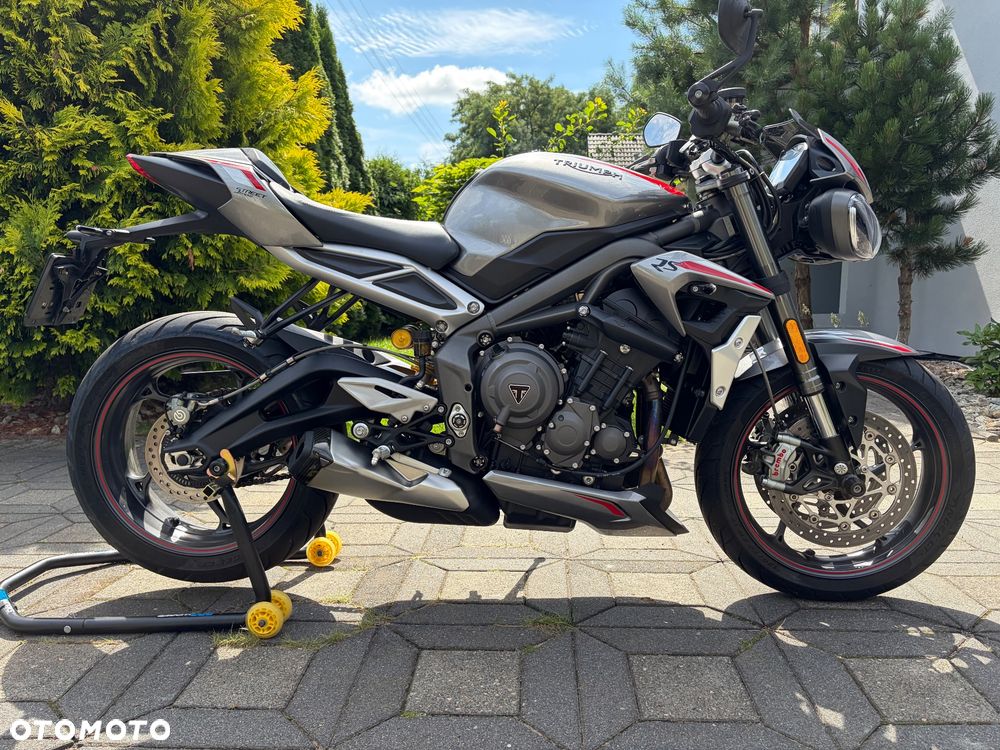 Triumph Street Triple - 1