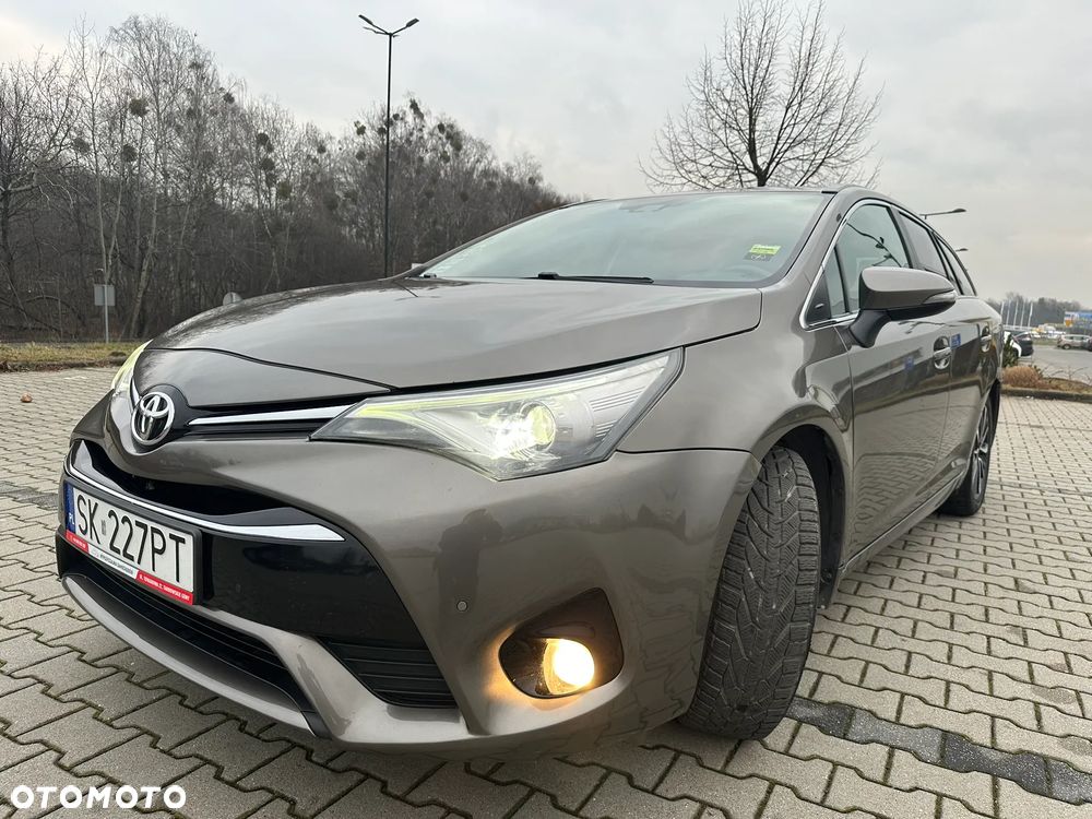Toyota Avensis 2.0 D-4D Prestige - 2