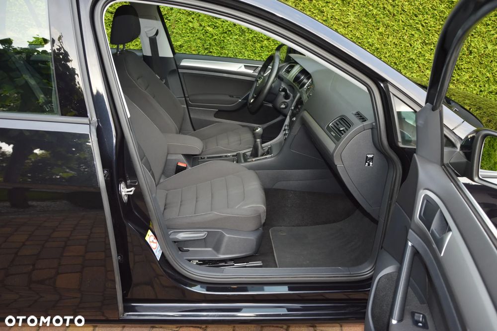 Volkswagen Golf - 29