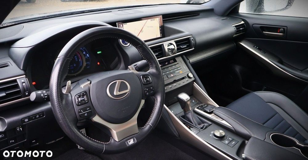 Lexus IS - 12