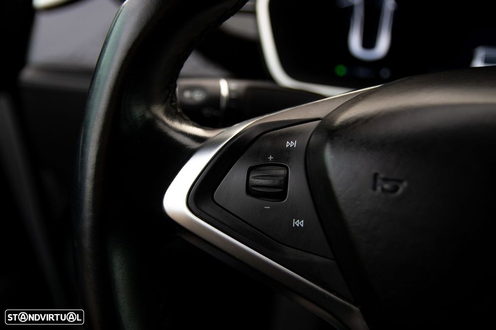 Tesla Model S 90D AWD - 38