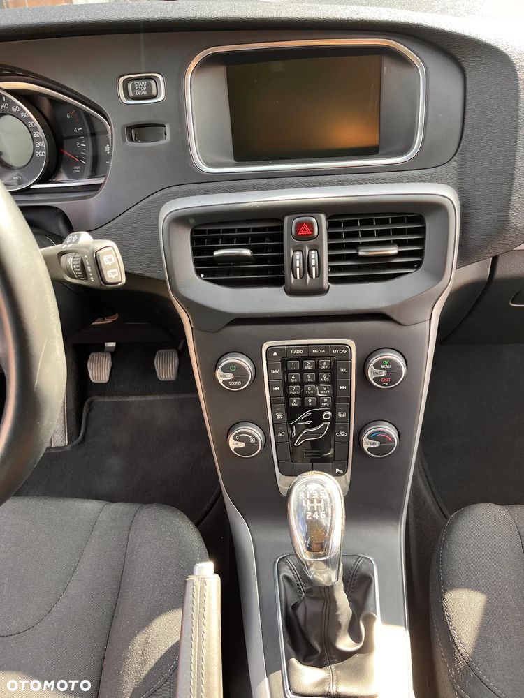 Volvo V40 D2 Momentum - 40