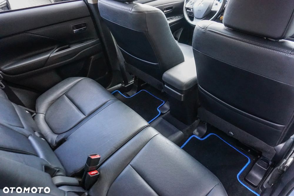 Mitsubishi Outlander - 34