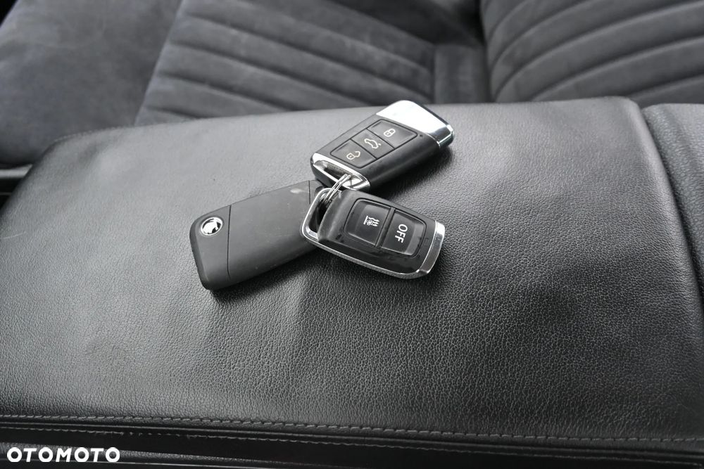 Skoda Superb 2.0 TDI DSG Premium Edition - 18