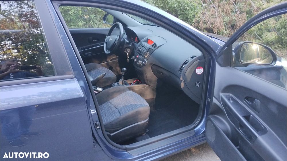 Kia Ceed - 11