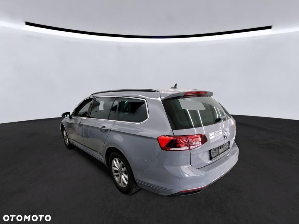 Volkswagen Passat - 4