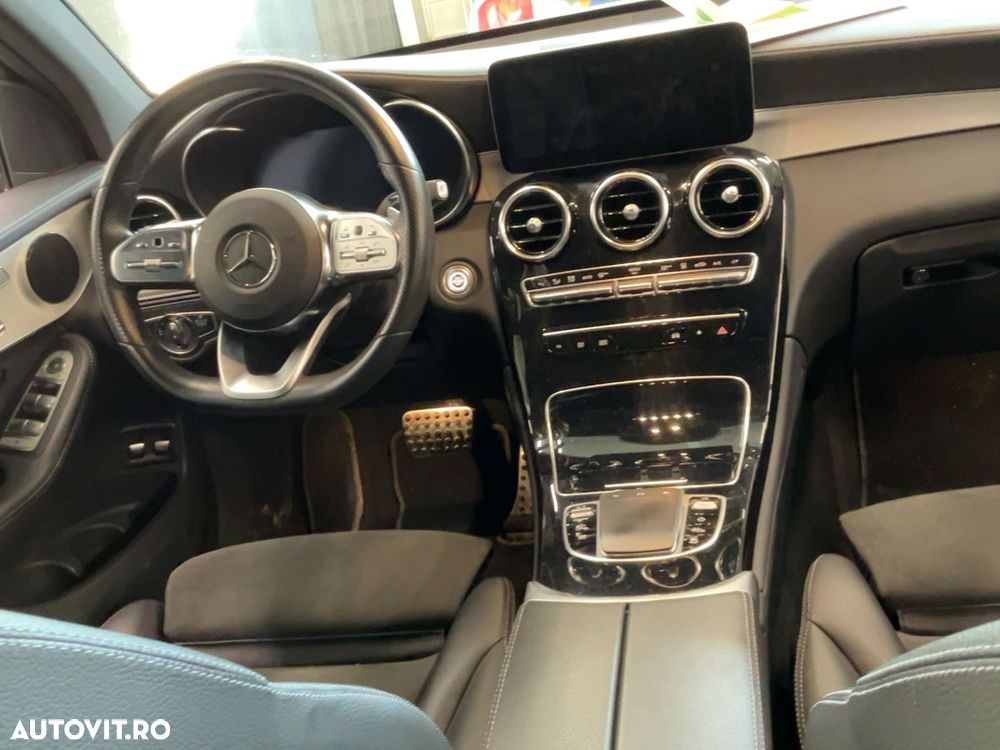 Mercedes-Benz GLC 300 e 4Matic 9G-TRONIC AMG Line - 3