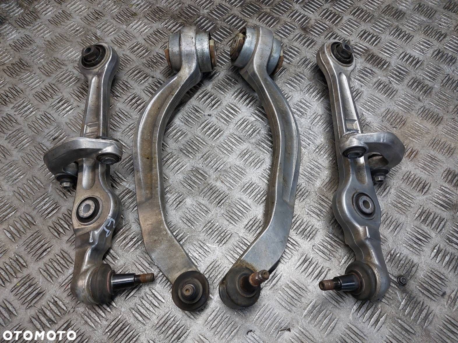 WAHACZE PRZÓD KOMPLET AUDI A4 B7 - 1
