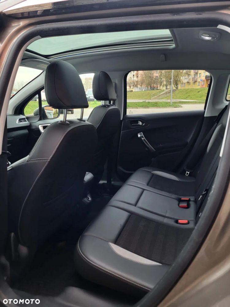 Peugeot 2008 BlueHDi 100 STOP & START Allure - 11