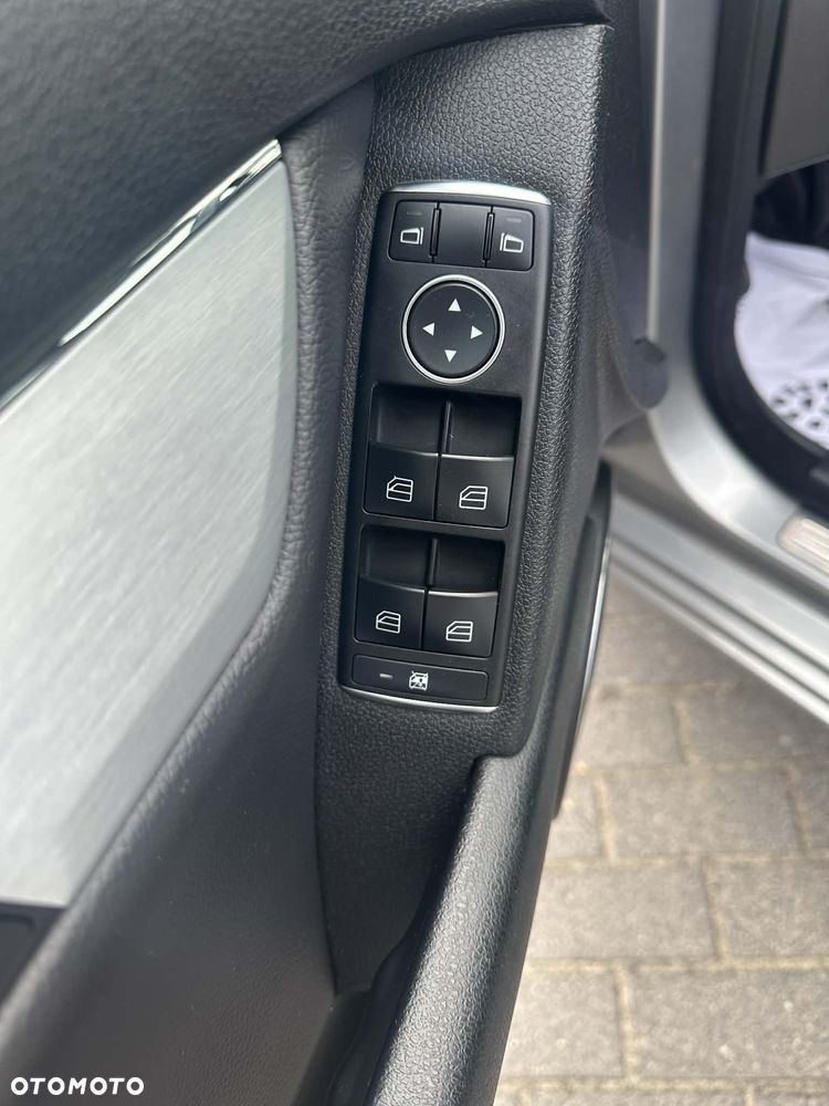 Mercedes-Benz Klasa C 200 CGI Automatik BlueEFFICIENCY Avantgarde - 14