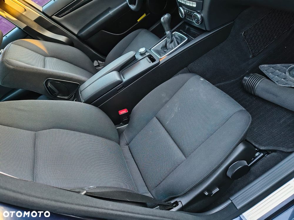 Mercedes-Benz Klasa C 180 CGI BlueEFFICIENCY - 19