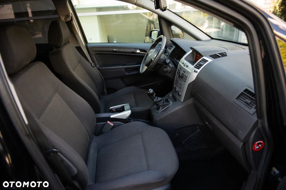 Opel Zafira 1.6 ECOFLEX Family Plus - 27