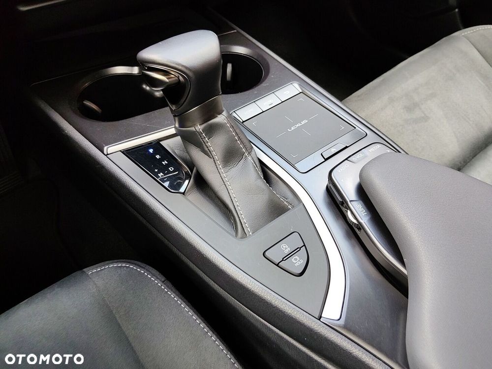 Lexus UX 200 GPF Business Edition 2WD - 22