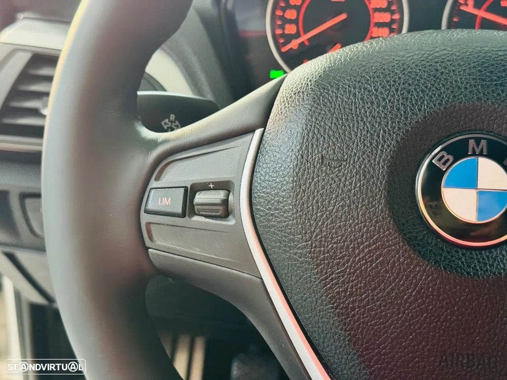 BMW 118 d Pack M - 21