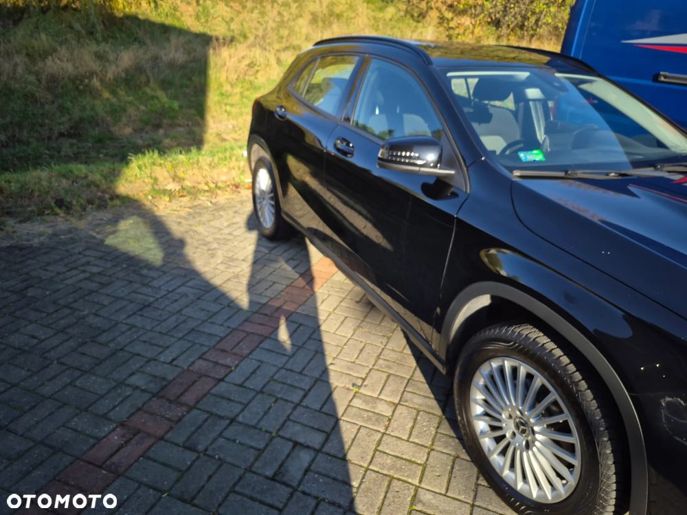 Mercedes-Benz GLA 180 7G-DCT - 7