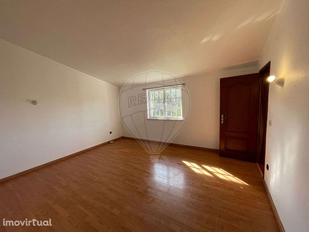 Moradia T6 para venda - Grande imagem: 2/6