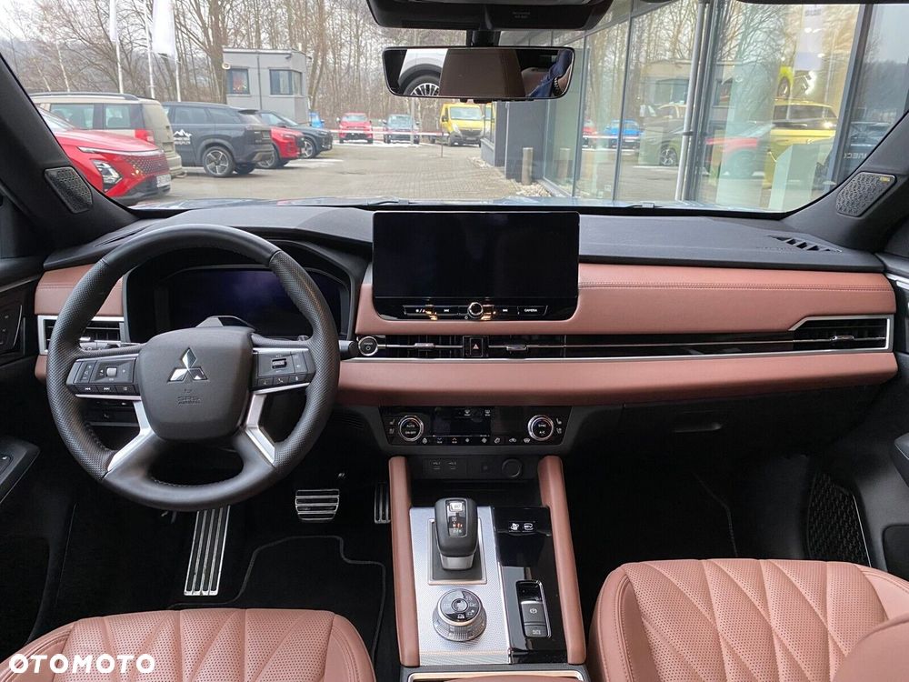 Mitsubishi Outlander - 11