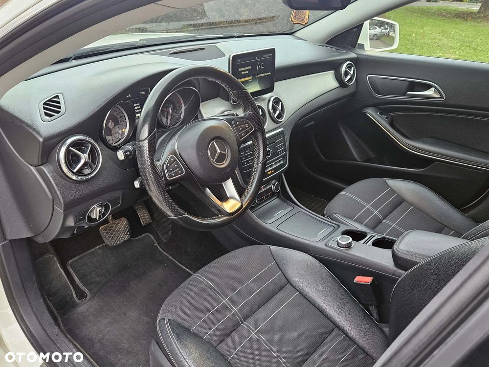 Mercedes-Benz CLA 200 7G-DCT - 9