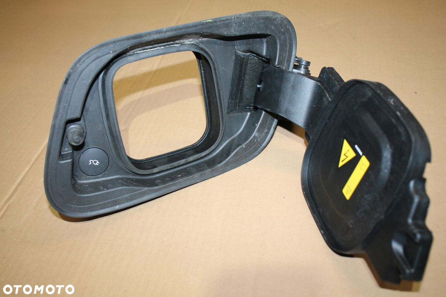 VOLVO XC40 C40 KLAPKA MECHANIZM WLEWU PALIWA 32357683 - 2