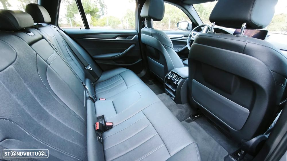 BMW 520 d Pack Desportivo M Auto - 36