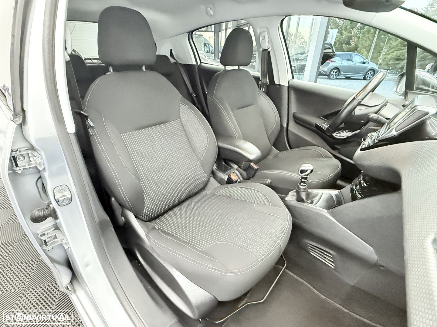 Peugeot 208 1.2 PureTech Allure - 18