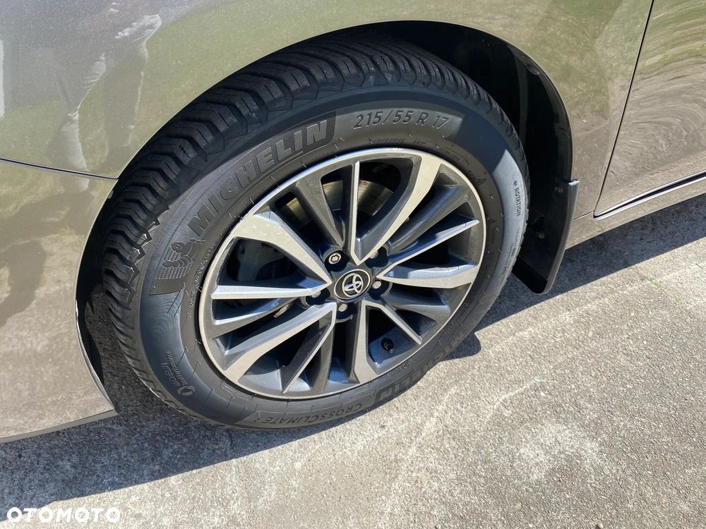 Toyota Verso 1.8 Prestige 7os - 3