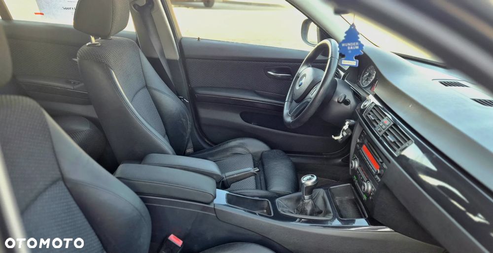 BMW Seria 3 325i Edition Sport - 15