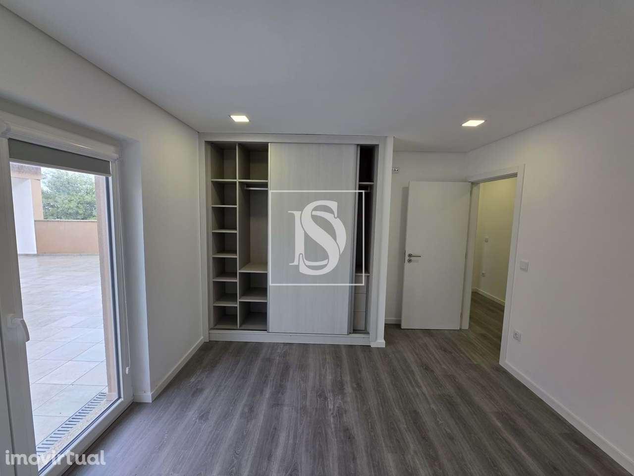 Apartamento T1 renovado, no Botulho - Grande imagem: 5/14