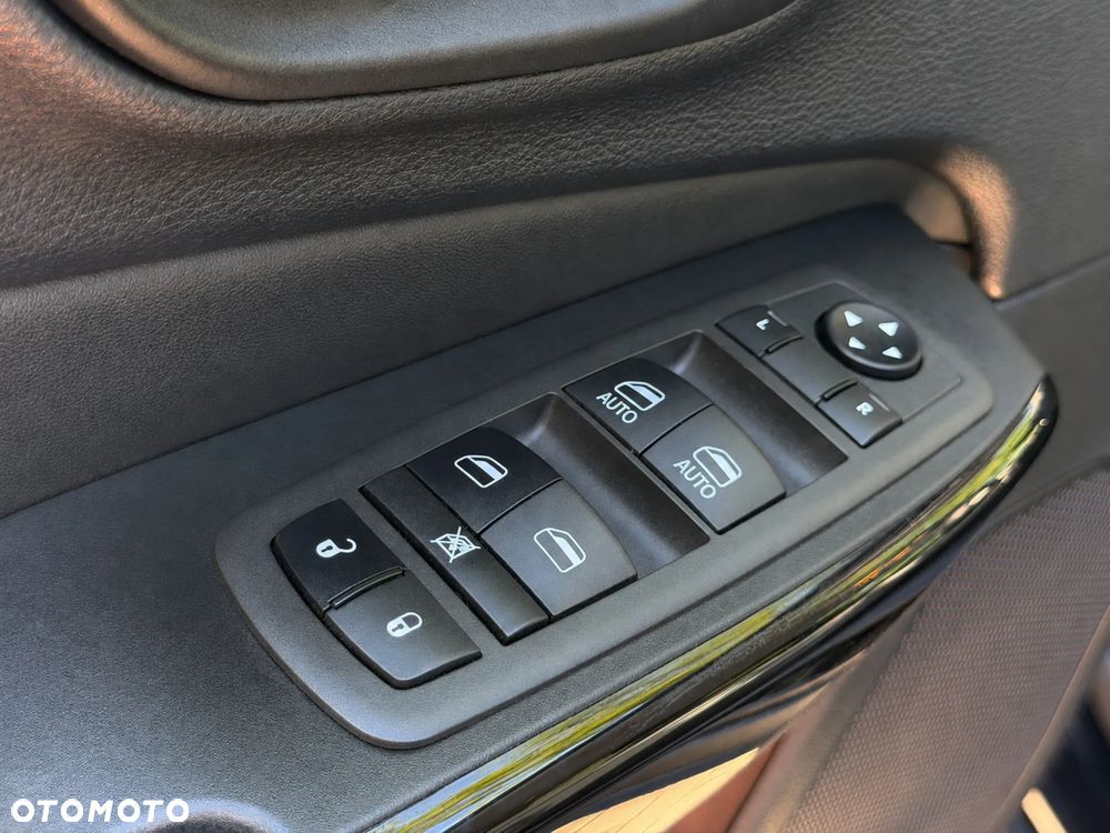 Jeep Cherokee - 31