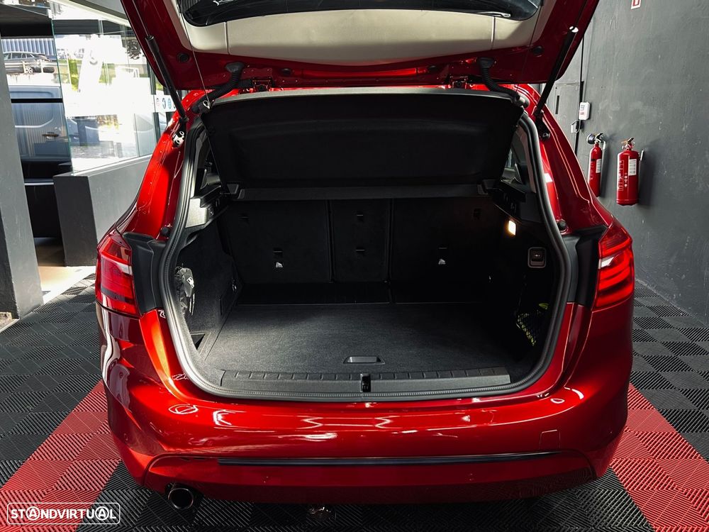 BMW 218 Active Tourer i Line Sport - 32