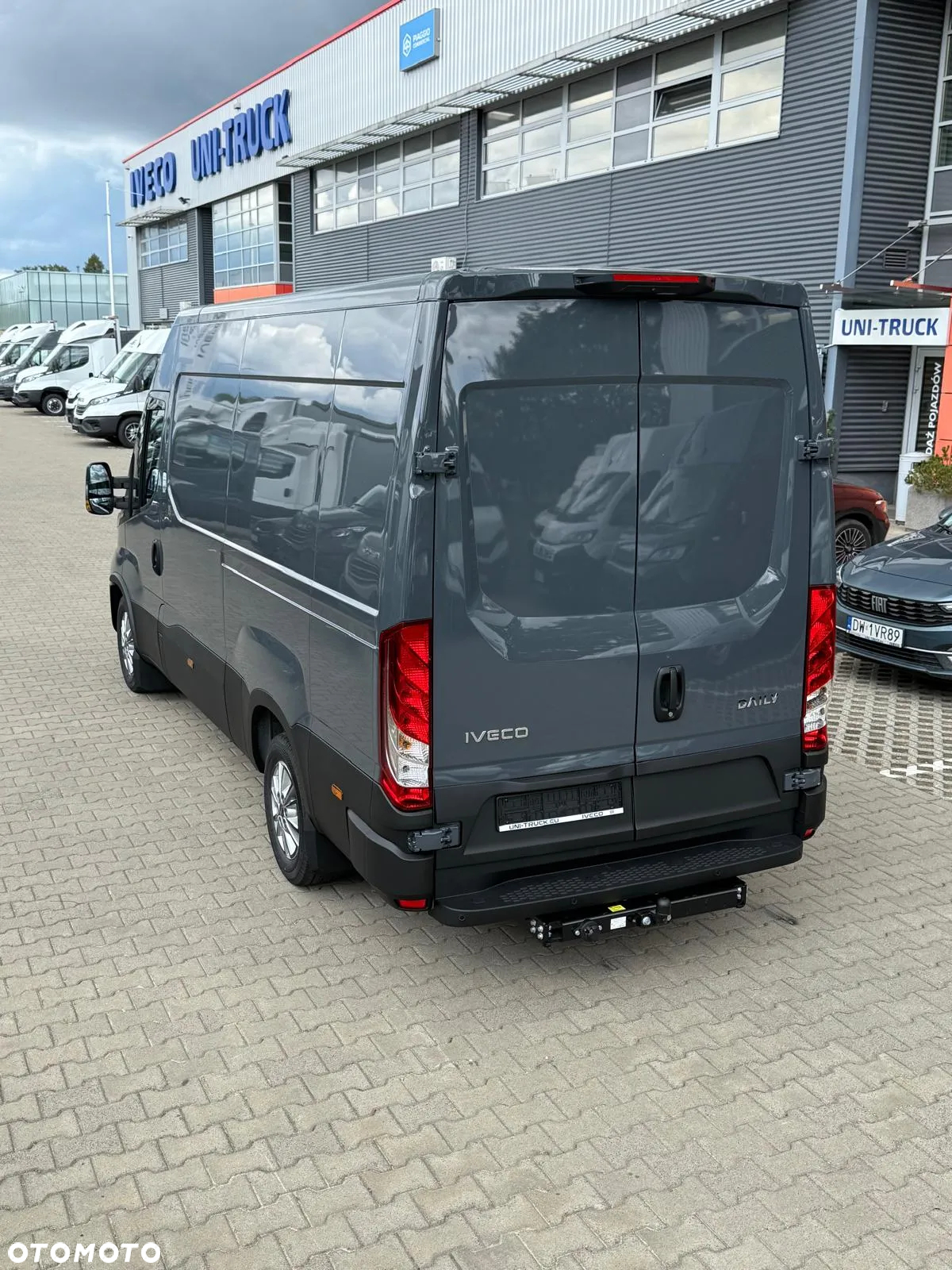 Iveco DAILY 35S18A8HV 12M3 AUTOMAT OKAZJA OD RĘKI - 4