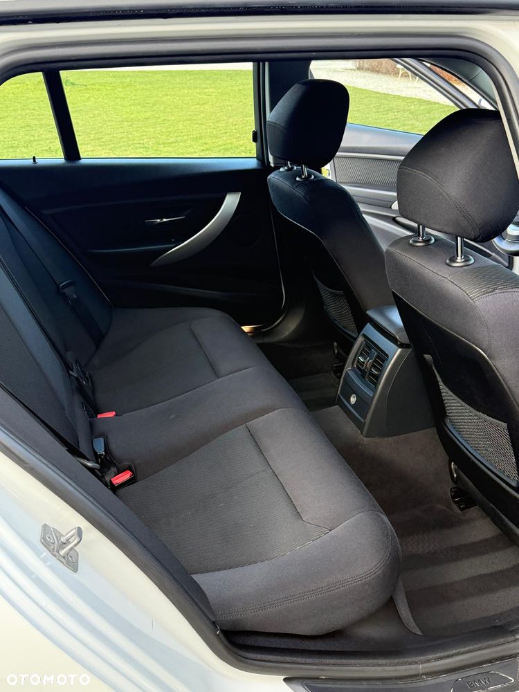 BMW Seria 3 318d Luxury Line - 33