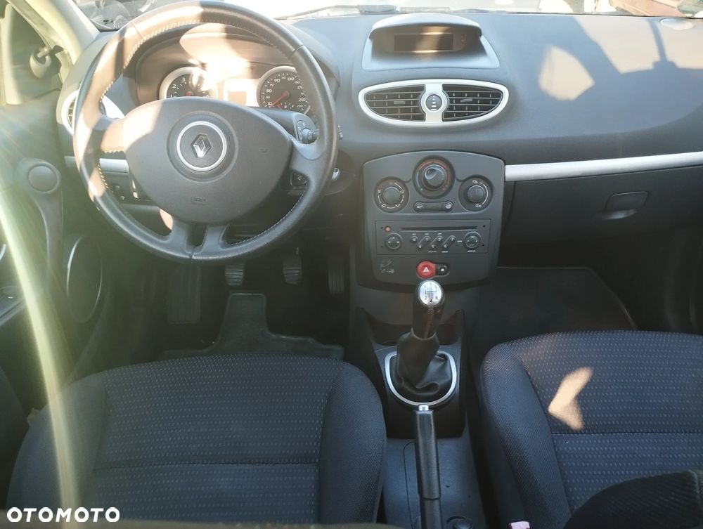 Renault Clio - 2