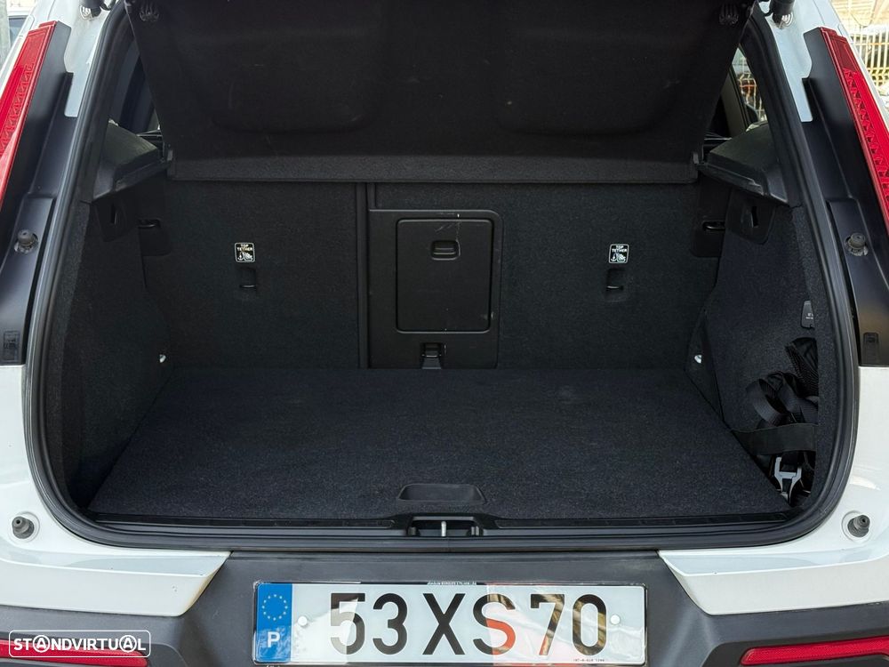 Volvo XC 40 2.0 D3 Momentum Geartronic - 19