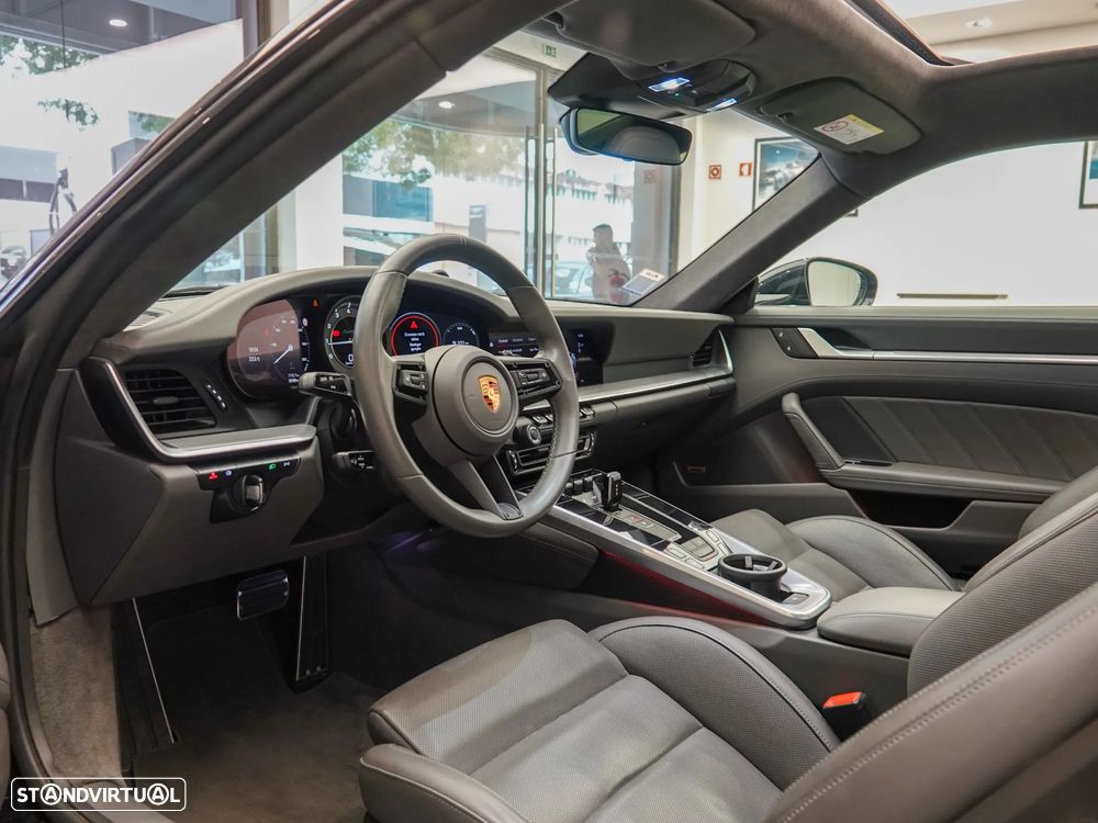 Porsche 911 (992) Turbo PDK - 19