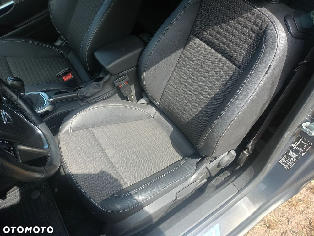Opel Astra IV GTC 1.4 T Sport - 13
