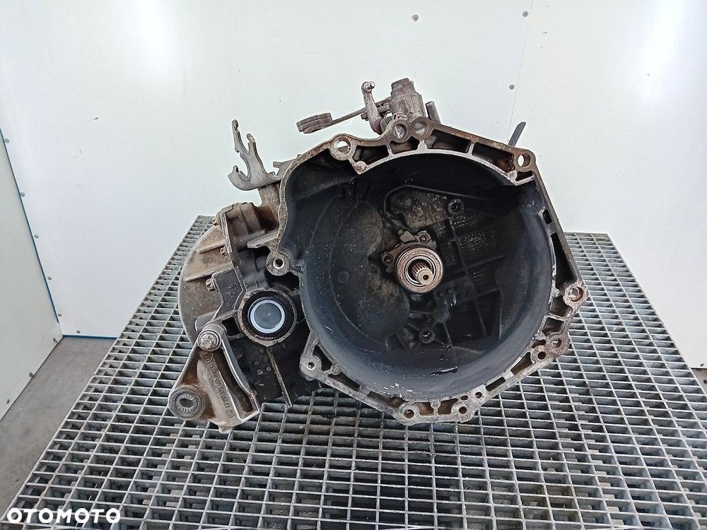 SKRZYNIA BIEGÓW MANUALNA OPEL CORSA D 1.6 16V M32 - 1