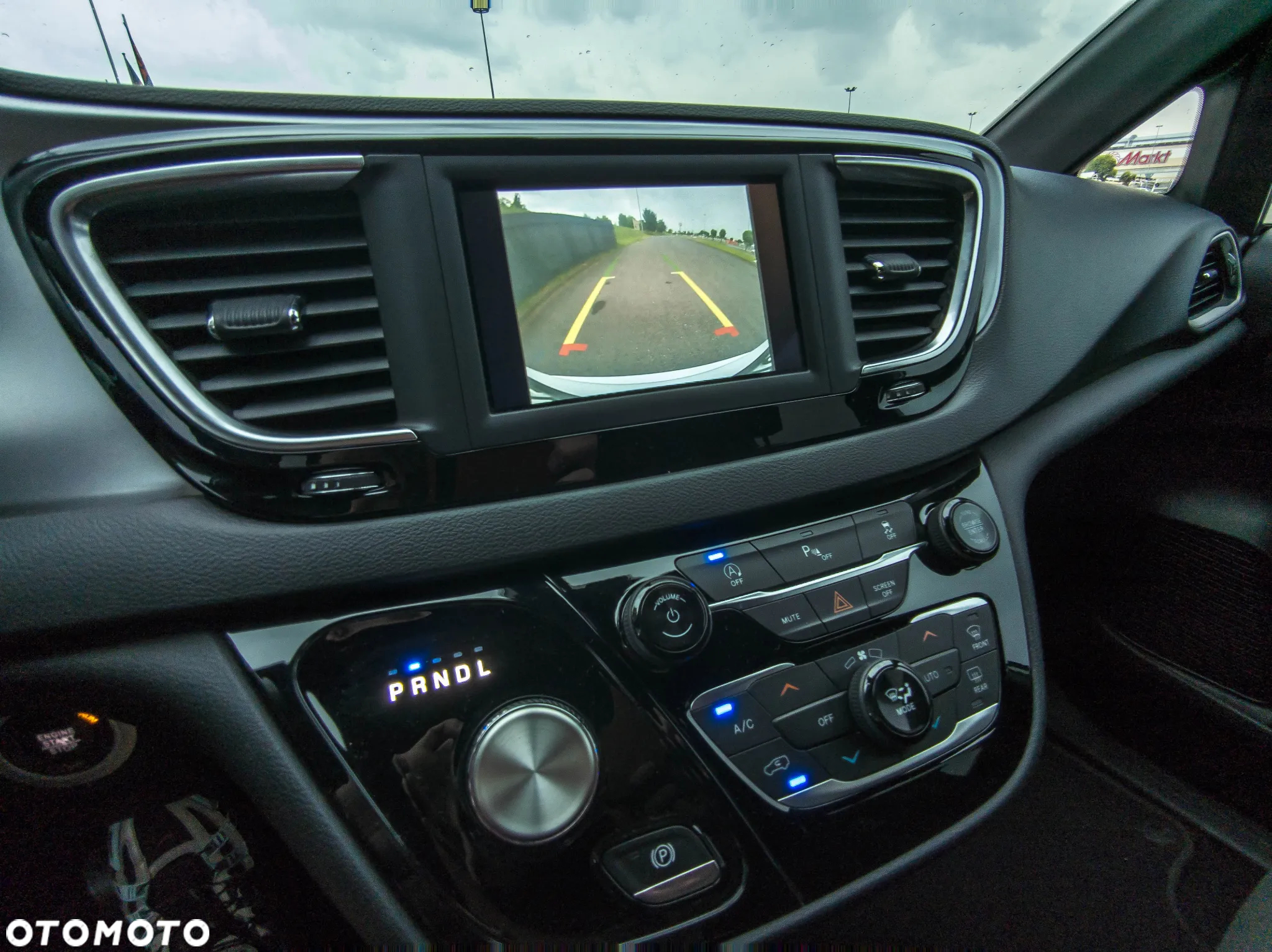 Chrysler Pacifica - 28