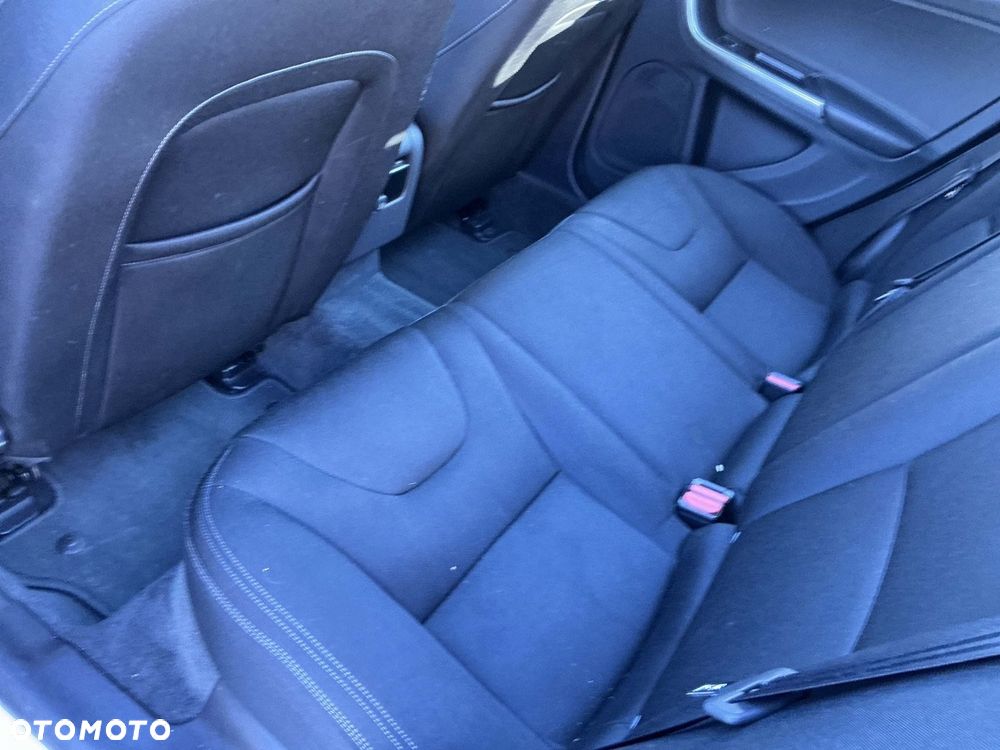 Volvo V60 D3 AWD Geartronic R-Design - 11