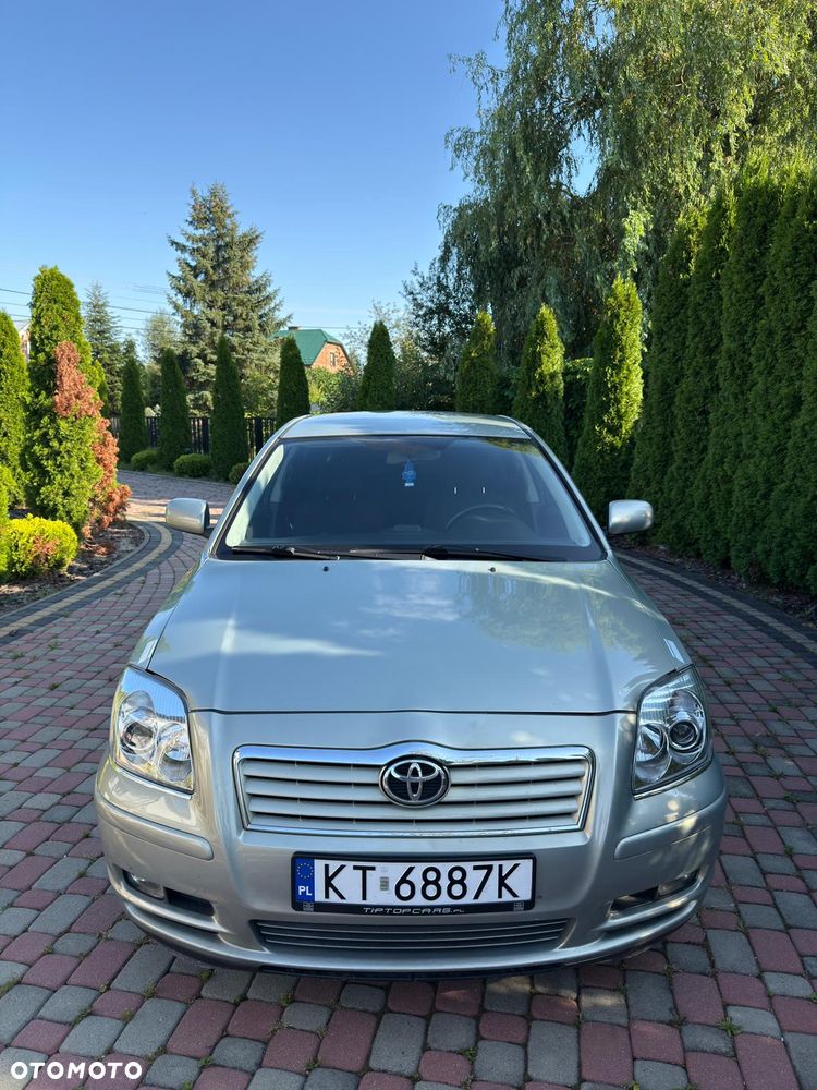 Toyota Avensis 1.8 VVT-i Sol - 1