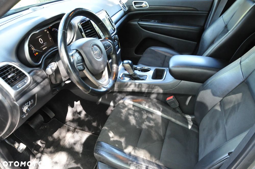 Jeep Grand Cherokee - 12