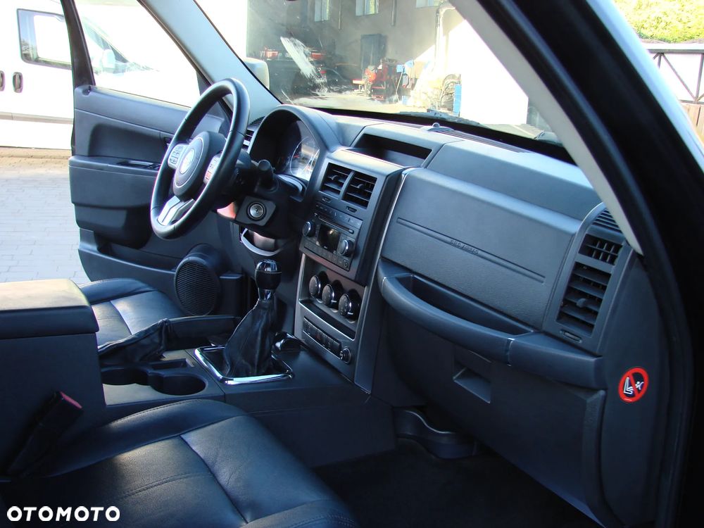 Jeep Cherokee - 23