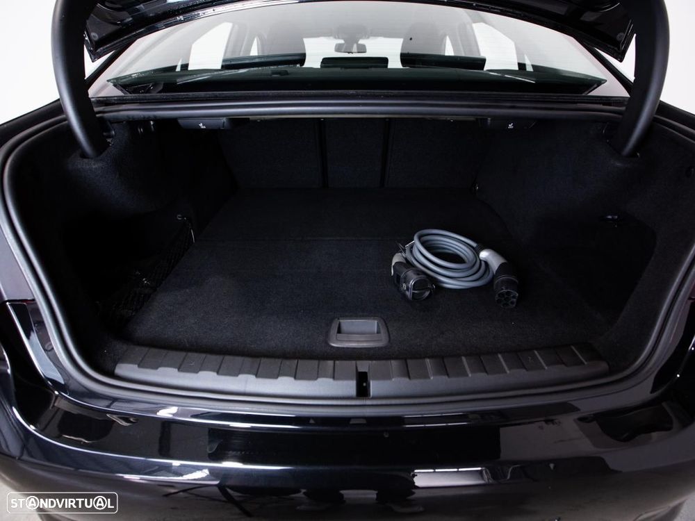 BMW 320 e Touring Corporate Edition Auto - 14